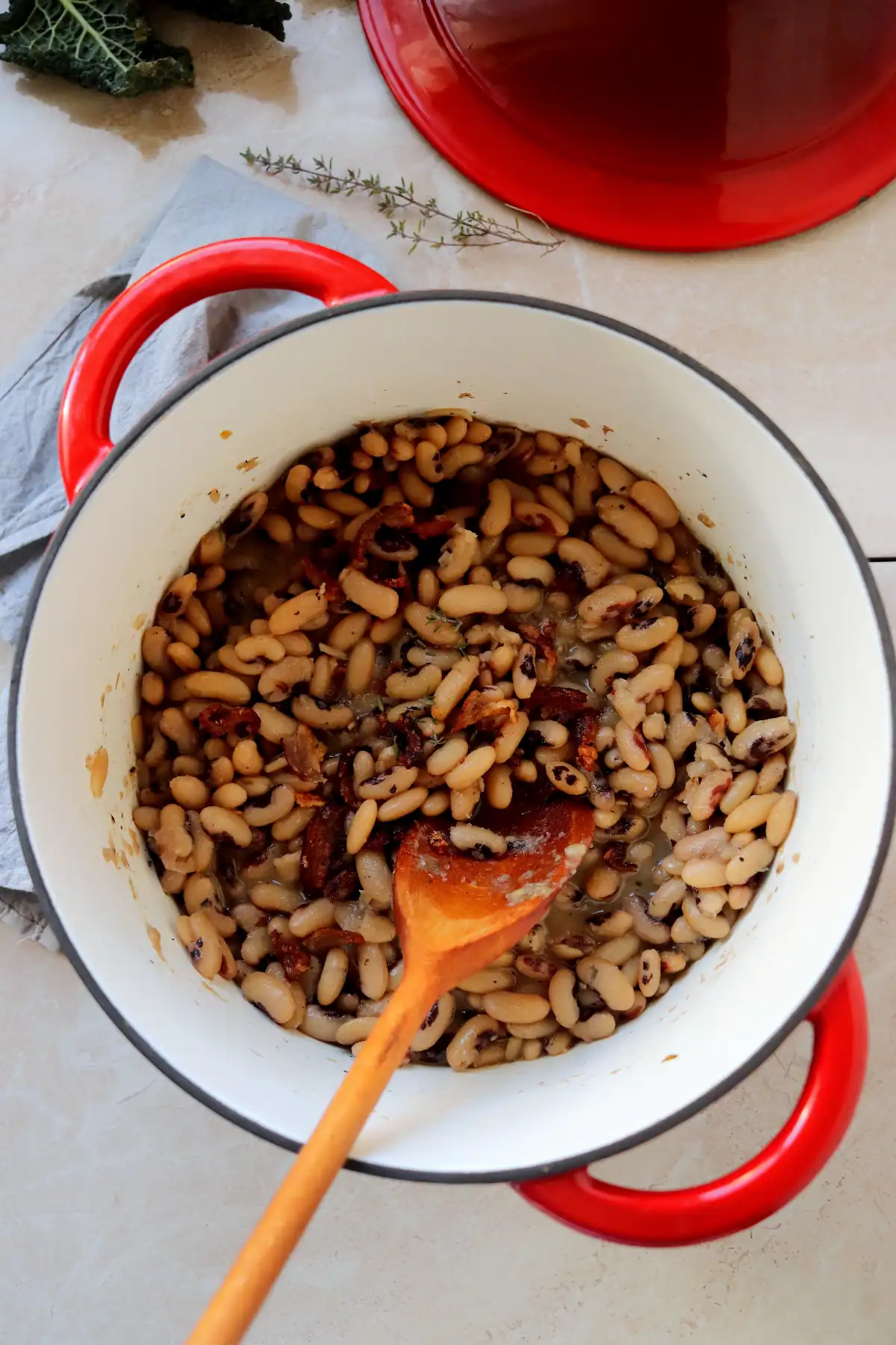 Dutch Oven Black Eyed Peas with Bacon (Southern Favorite)